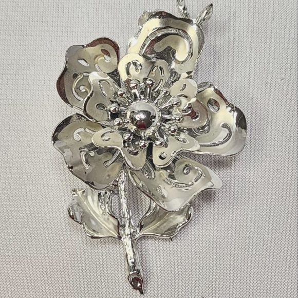 Vintage Signed Coro Silvertone Polished and Matte Tone Floral Brooch Pin - Picture 5 of 10